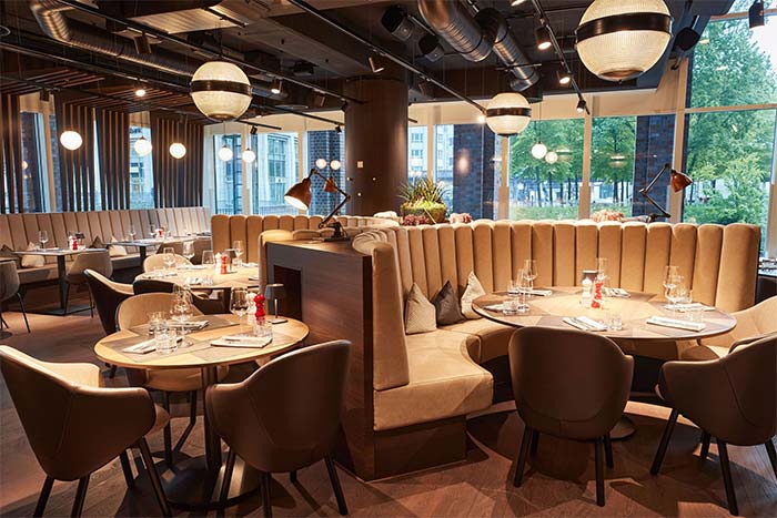 رستوران و سفارش غذا