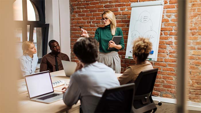 آسان ترین رشته رشتههای مدیریت (مانند مدیریت صنعتی یا بازرگانی)