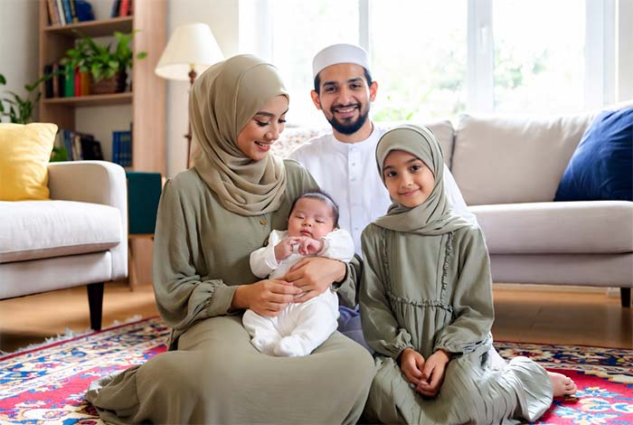 خانواده مسلمان خوشحال 